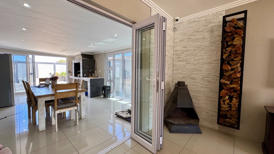 4 Bedroom Property for Sale in Strand South Western Cape